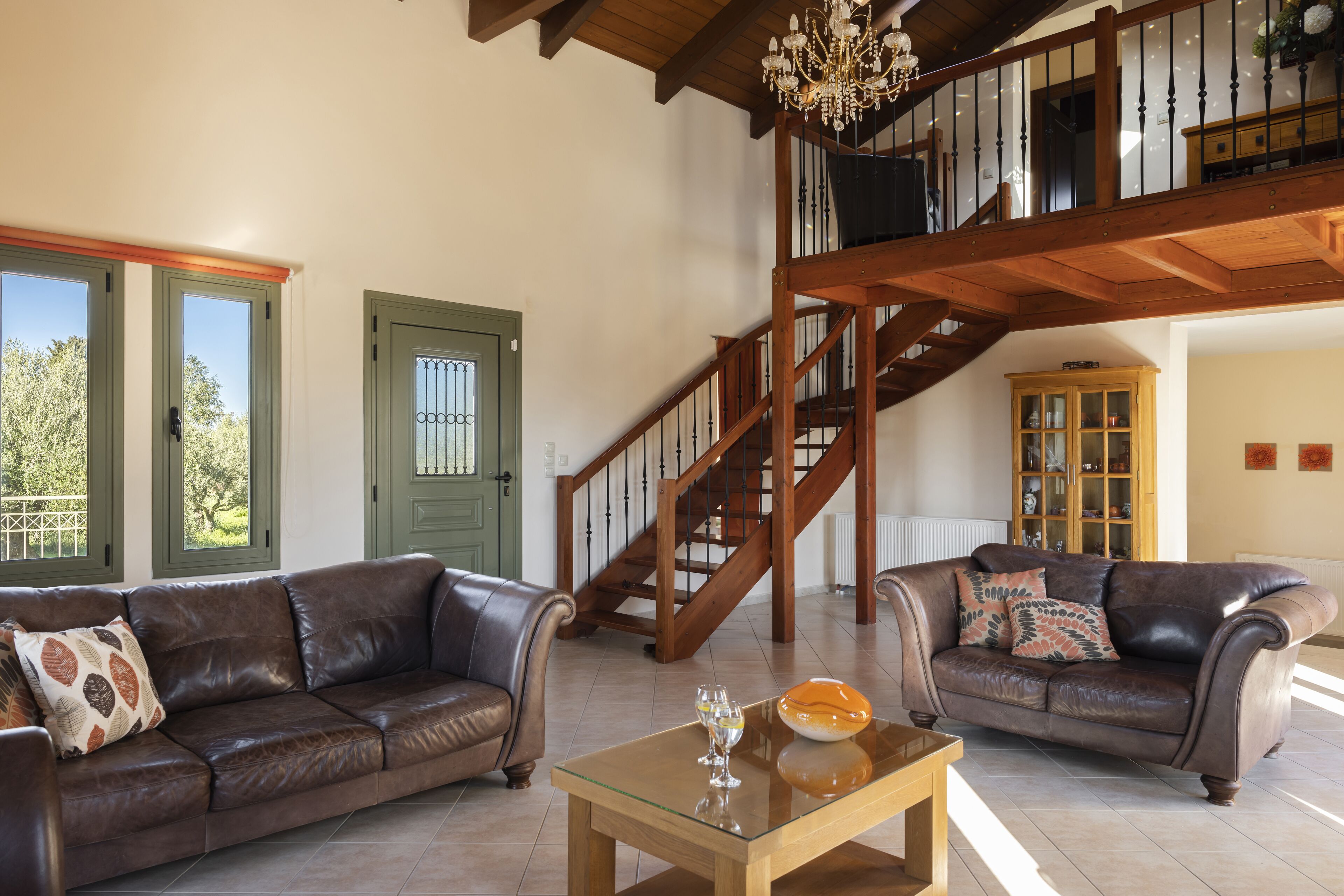 智能電視、壁爐、DVD 播放機、影像庫