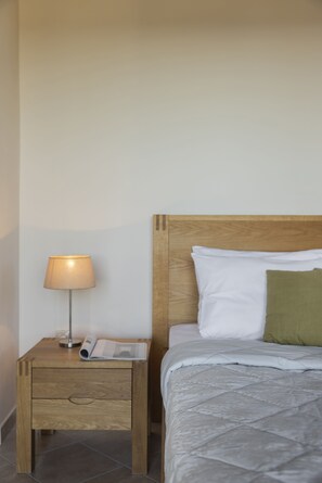3 chambres, fer et planche à repasser, lit de bébé portatif