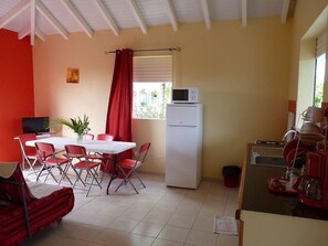 Dining - Coconut tree ----- quiet place, equipped house, saltwater pool (Saint-françois)