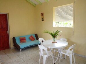 Dining - Coconut tree ----- quiet place, equipped house, saltwater pool (Saint-françois)