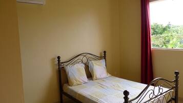 1 bedroom, iron/ironing board, travel cot, free WiFi