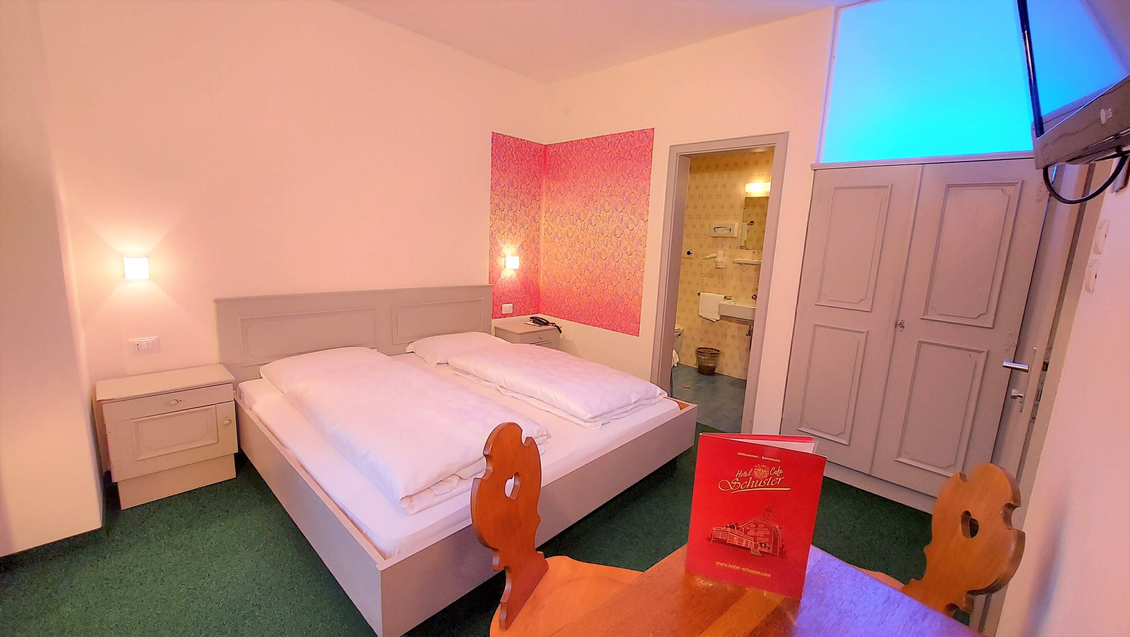 double room | hypo-allergenic bedding, down duvets, desk, soundproofing