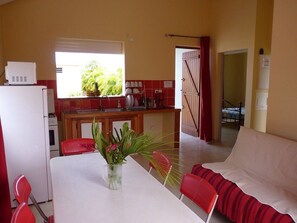 Dining - Kythira ------ quiet place, equipped house, salt pool (Saint-françois)