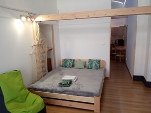 1 bedroom, travel cot, free WiFi, bed sheets