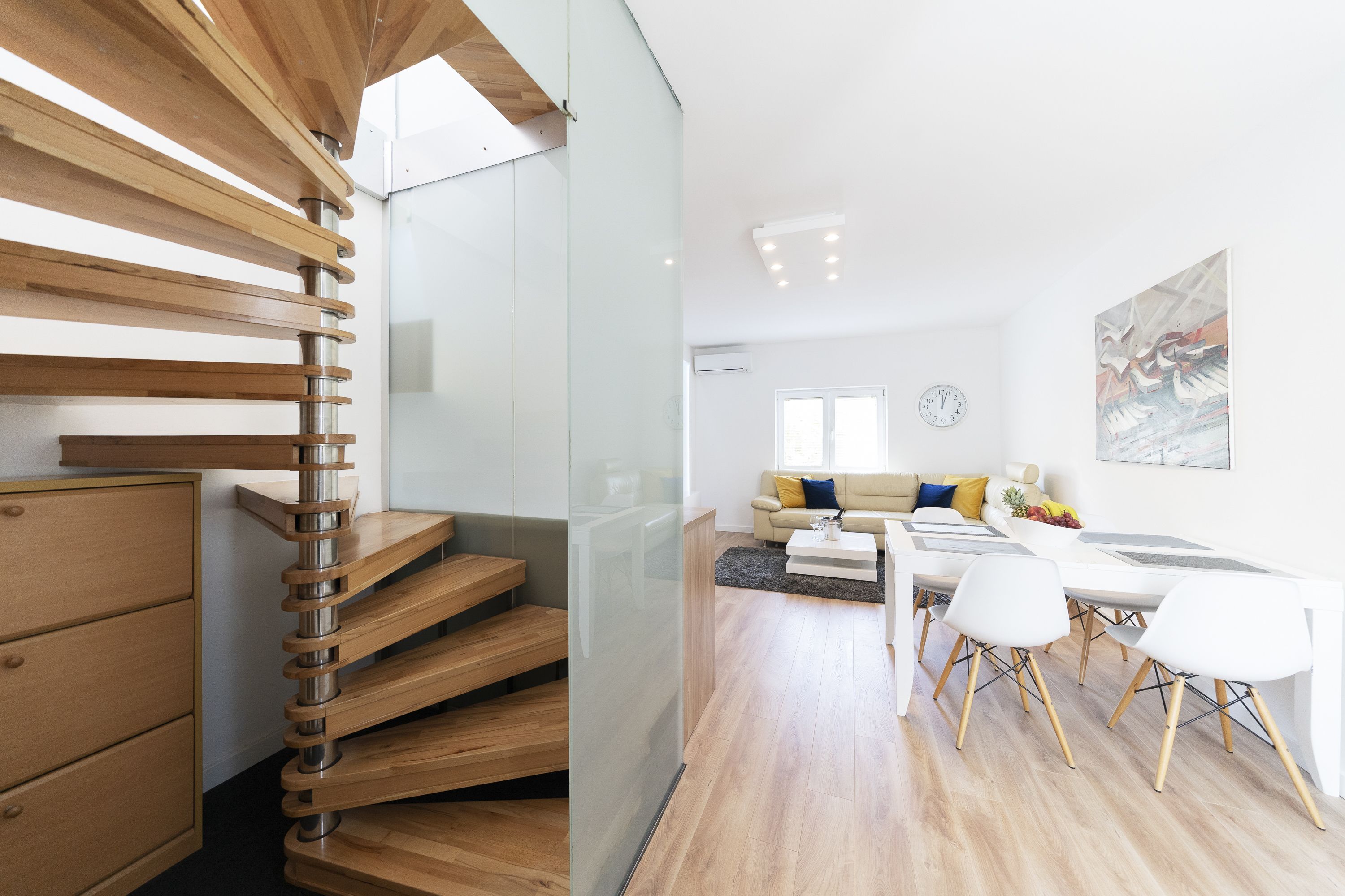 아파트, 침실 2개 (3) | 거실 공간 | 평면 TV