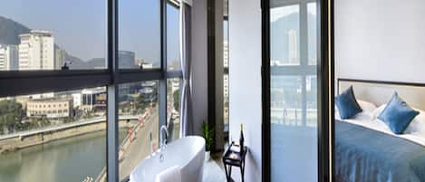 Deluxe Double Room | Desk, blackout drapes, cribs/infant beds, rollaway beds