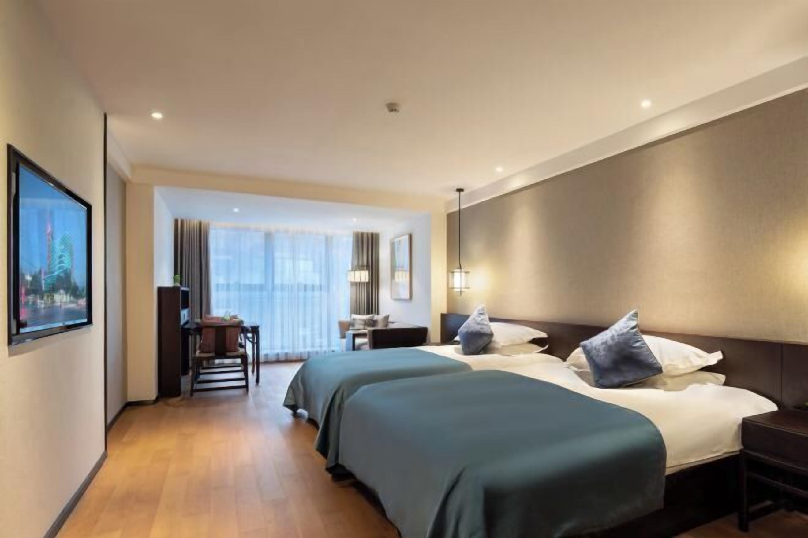 Bureau, rideaux occultants, lits bébé, lits pliants/supplémentaires