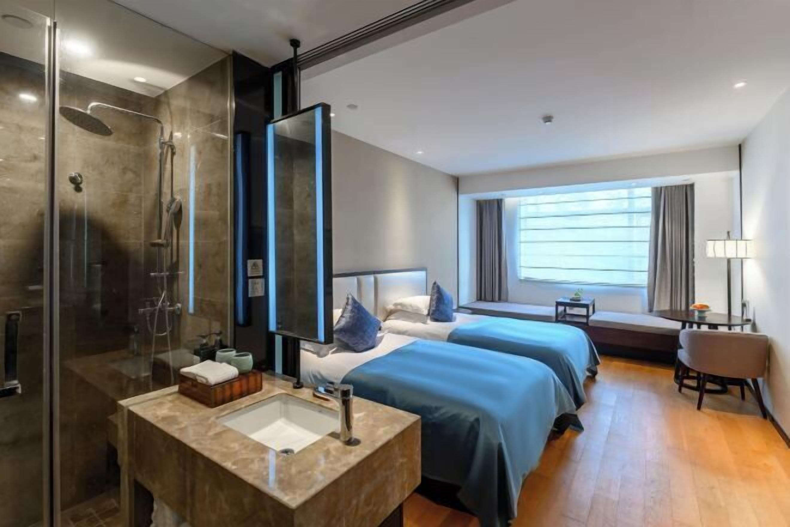 Schreibtisch, Verdunkelungsvorhänge, Babybetten, Zustellbetten