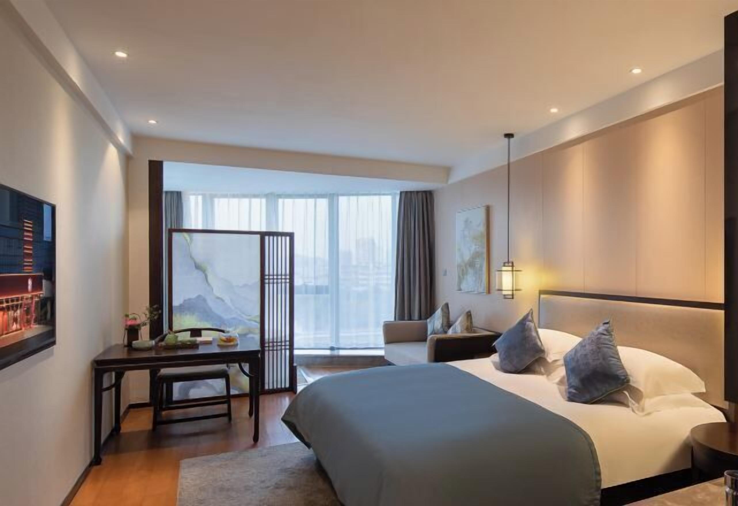 書桌、遮光窗簾/窗簾、嬰兒床、摺床/加床 (收費)