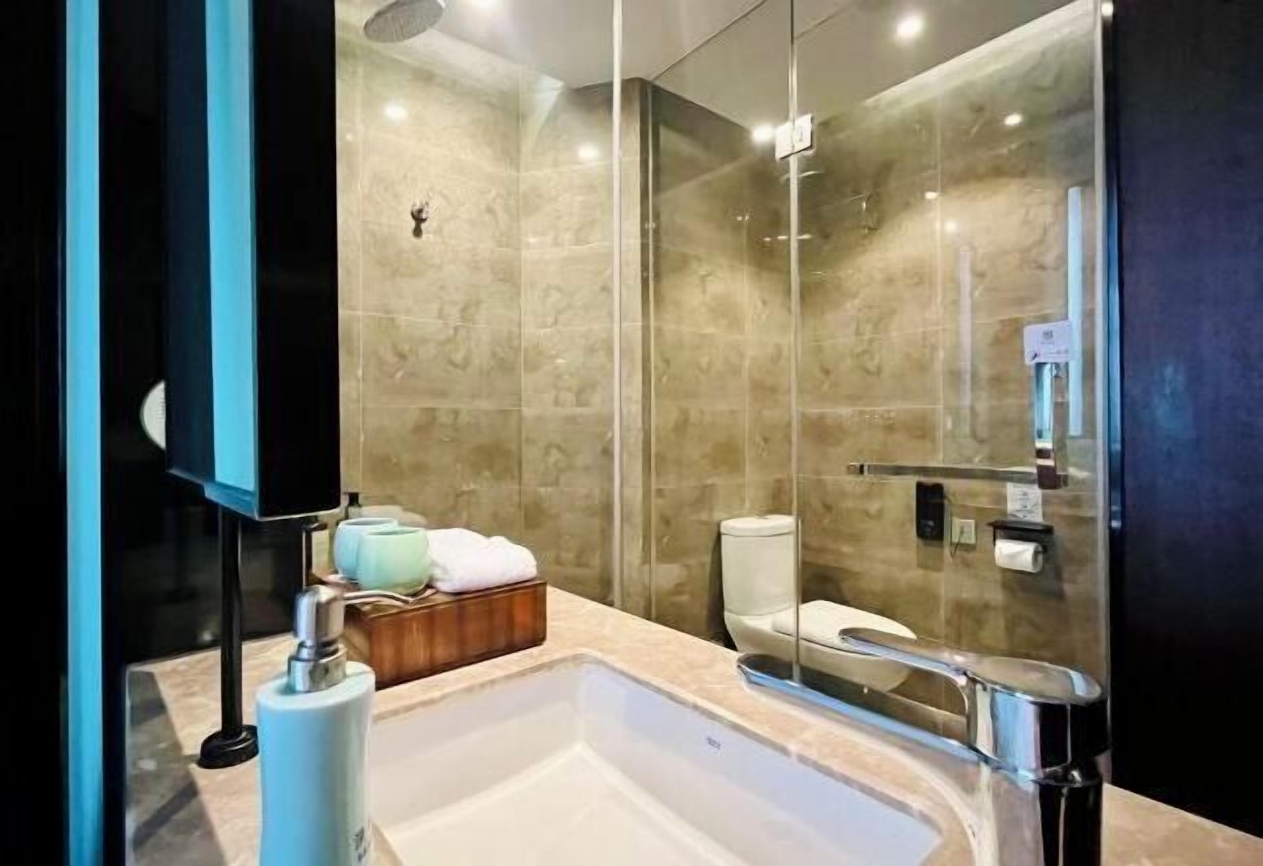 書桌、遮光窗簾/窗簾、嬰兒床、摺床/加床 (收費)