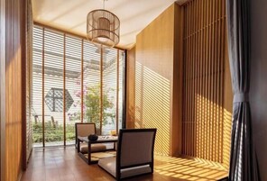 办公桌、遮光窗帘、婴儿床、折叠床/加床（额外收费）