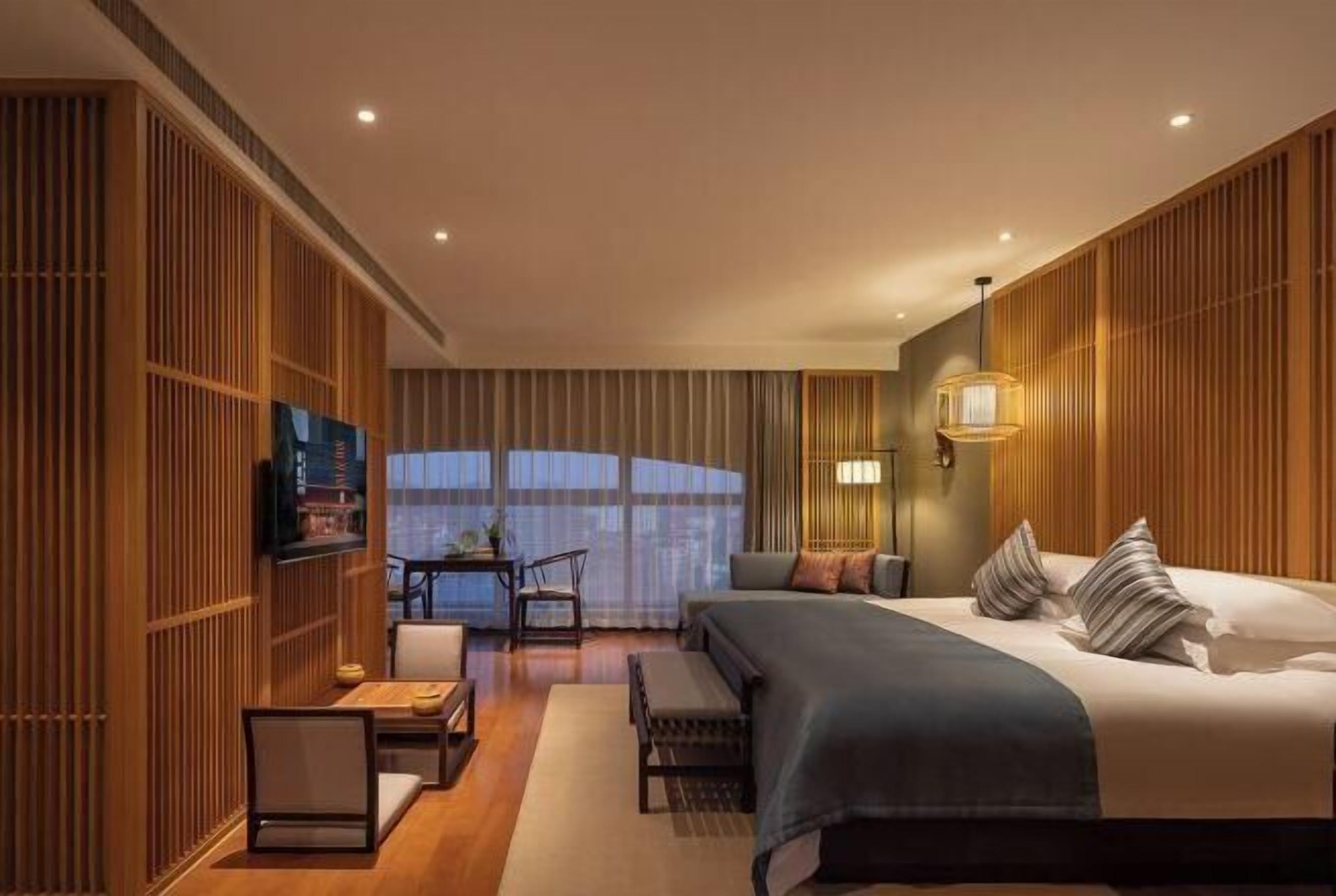 Bureau, rideaux occultants, lits bébé, lits pliants/supplémentaires