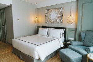 Deluxe Room, 1 Katil Ratu (Queen) | Peralatan tempat tidur premium, bar mini percuma, peti besi dalam bilik 