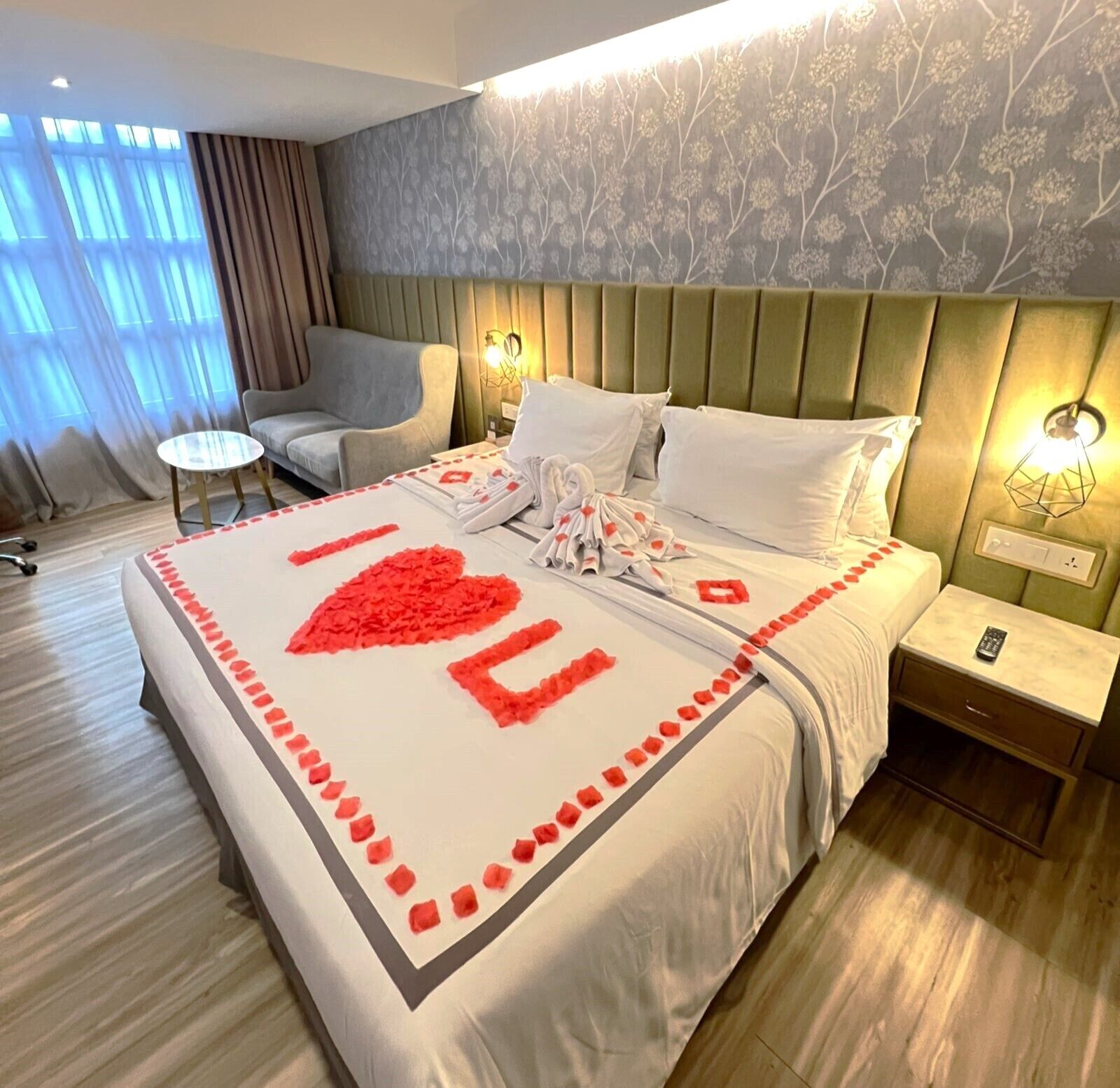 premium bedding, free minibar, in-room safe, blackout curtains