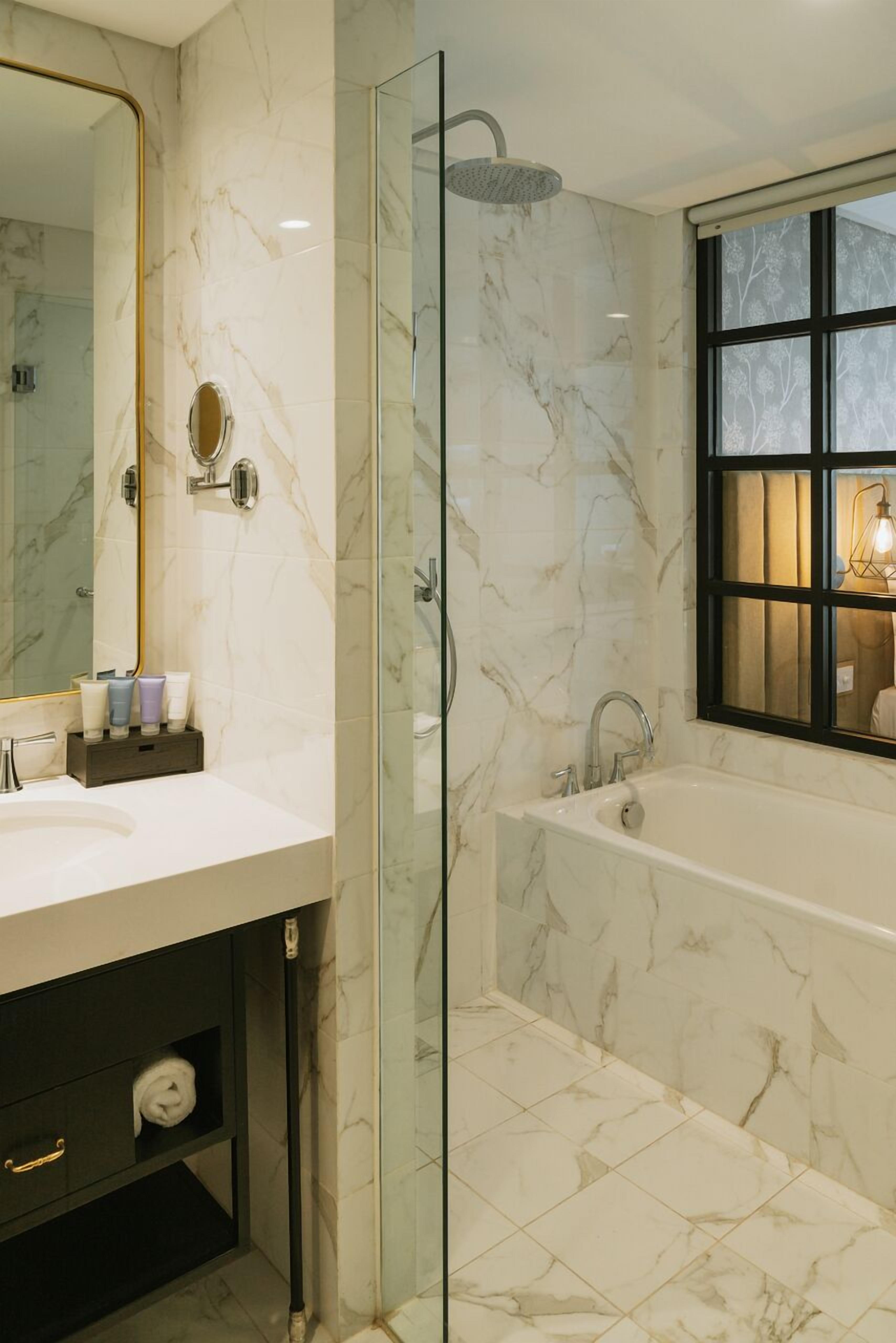 junior suite | premium bedding, free minibar, in-room safe, blackout curtains