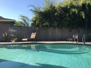 Alberca al aire libre y alberca climatizada