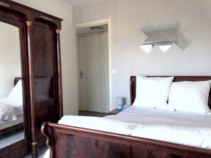 3 bedrooms, free WiFi, bed sheets