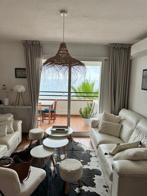 Smart TV, table tennis, books