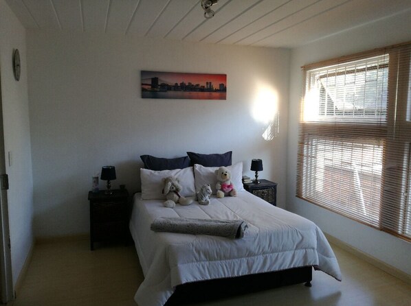 2 chambres, fer et planche à repasser, draps fournis