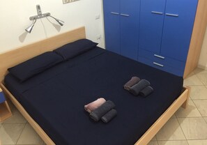 2 bedrooms, in-room safe, iron/ironing board, bed sheets
