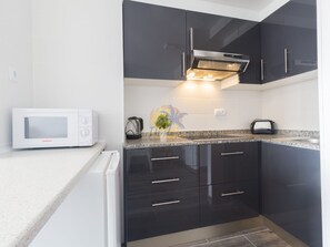 Frigorífico y cafetera o tetera