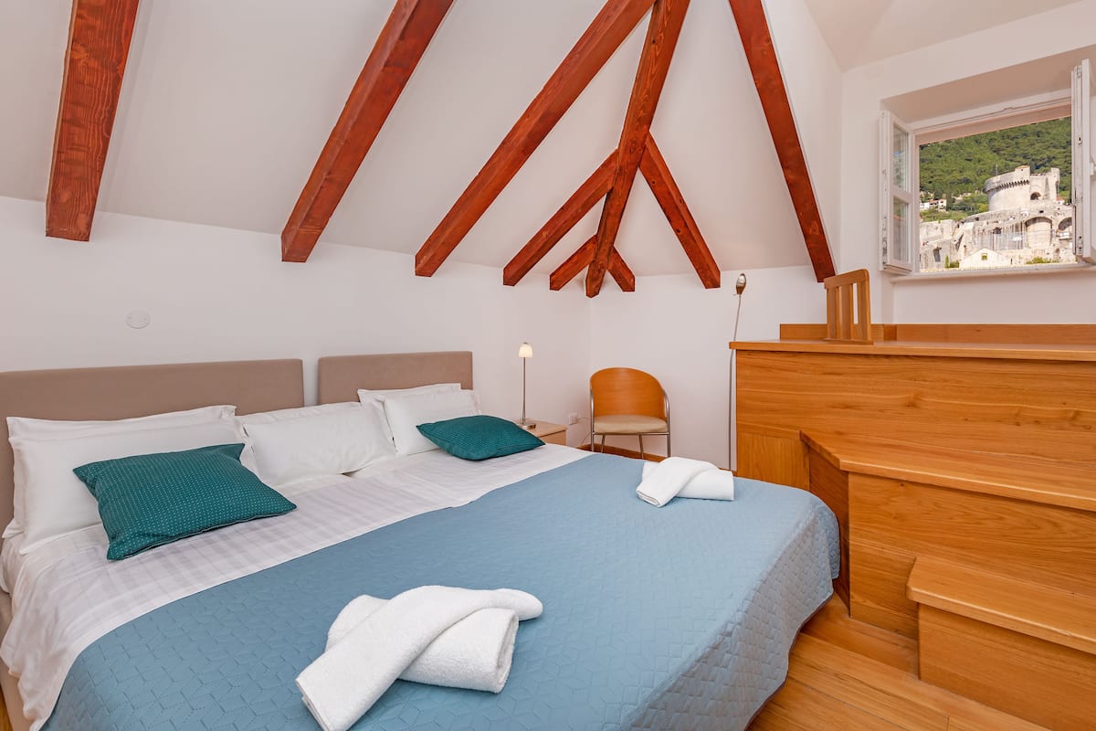 1 bedroom, premium bedding, soundproofing, iron/ironing board