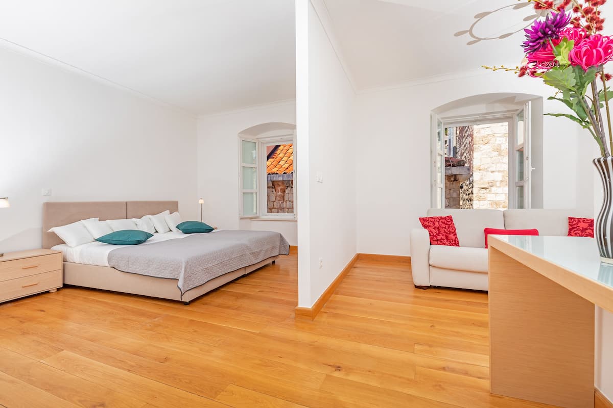 1 bedroom, premium bedding, soundproofing, iron/ironing board