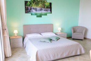 2 bedrooms, in-room safe, desk, iron/ironing board