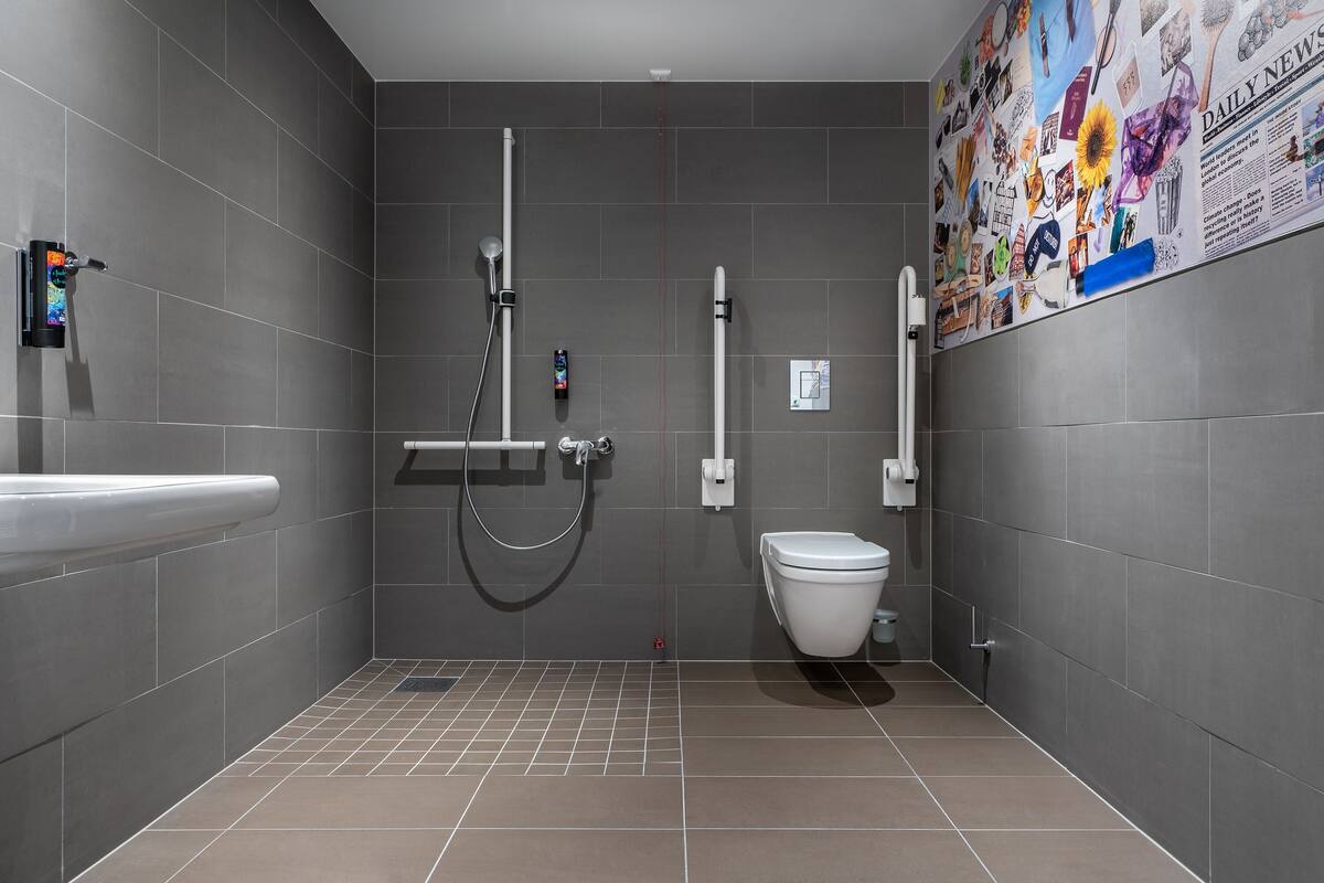 shower, free toiletries, towels