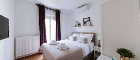 Standard Apartment | Soundproofing, iron/ironing board, free cots/infant beds, free WiFi