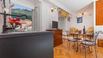 Apartment | Living area | Flat-screen TV