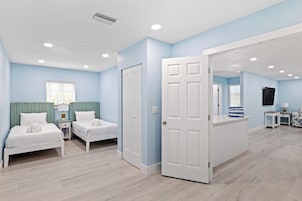 House, Private Bathroom (PALM RETREAT)