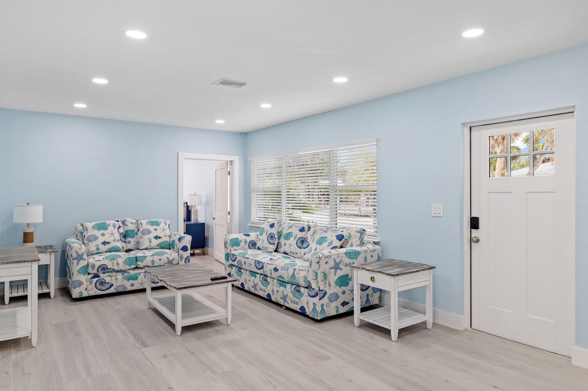 House, Private Bathroom (PALM RETREAT) | Living area | 50-inch Smart TV with cable channels, TV, Netflix