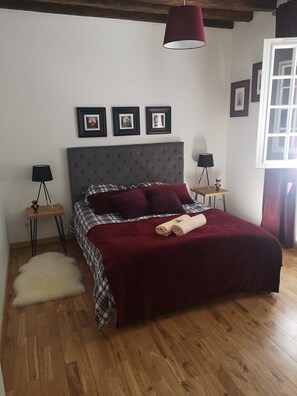 3 bedrooms, iron/ironing board, bed sheets