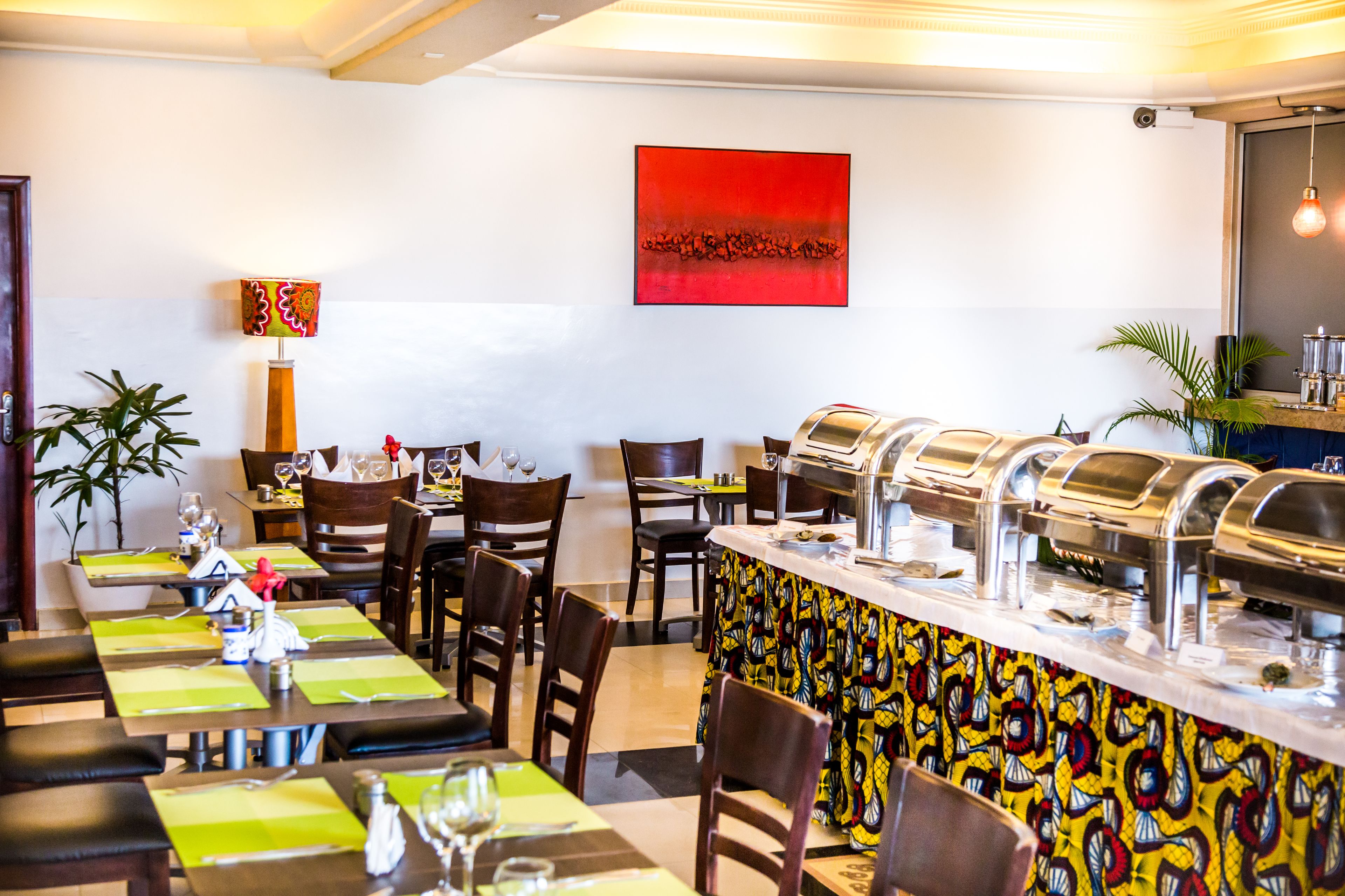 2 restaurants; breakfast, lunch, and dinner served
