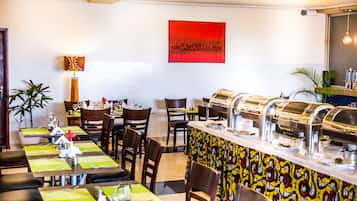 2 restaurants; breakfast, lunch, and dinner served