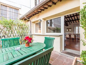 Outdoor dining - RSH Campo de Fiori Luxury House (Rome)