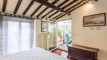 Apartment, 4 Bedrooms | 4 bedrooms, bed sheets