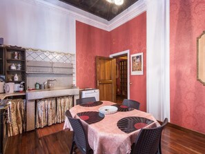 Deluxe-Apartment (4 Bedrooms) | Eigene Küche | Kühlschrank, Mikrowelle, Herdplatte, Espressomaschine