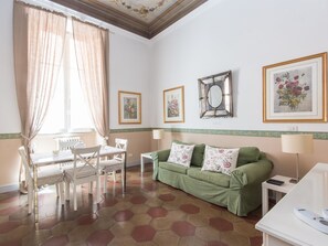Apartment, 2 Schlafzimmer, Terrasse | Wohnbereich | Fernseher