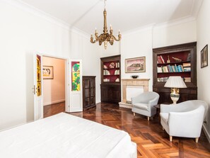 Appartement (4 Bedrooms) | 4 chambres, bureau, fer et planche à repasser, Wi-Fi gratuit