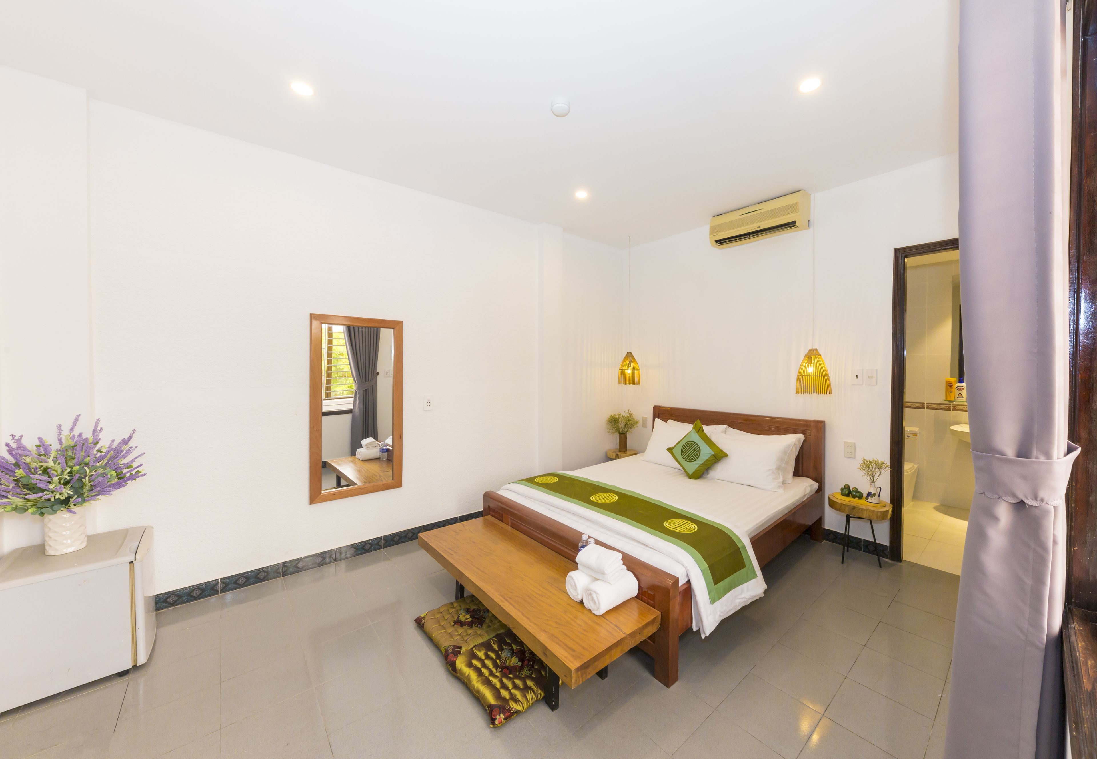 Economy Room | Down comforters, Select Comfort beds, minibar, desk