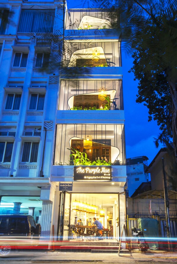 Front of property - Purple Hue BnB Central Hub (Hue)