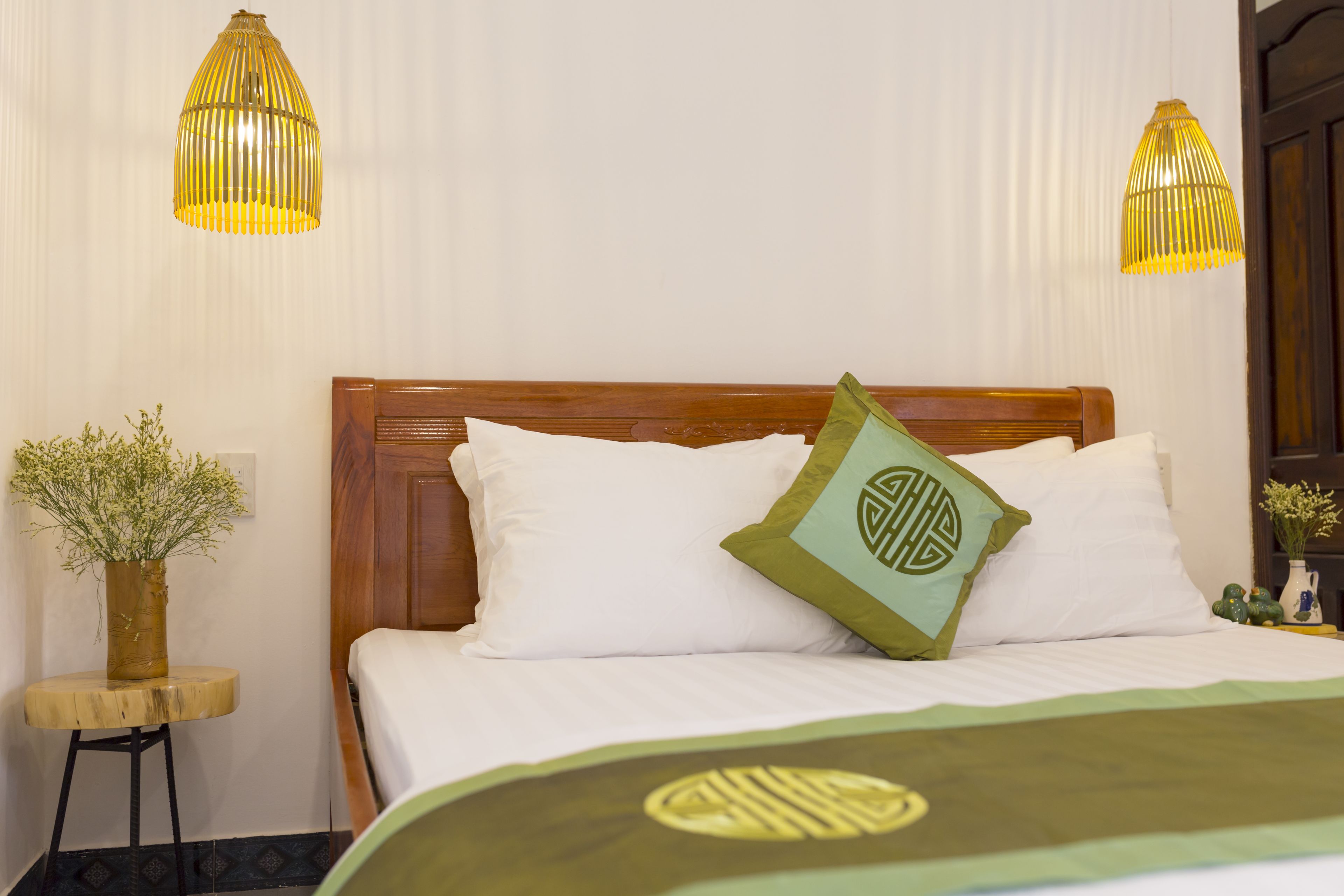 down duvets, select comfort beds, minibar, desk