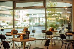 Daily buffet breakfast for a fee - Holiday Inn - the niu, Mesh Stuttgart Messe by IHG (Stuttgart)
