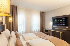 Premium Room, 1 Queen Bed, Kitchenette | Premium bedding, in-room safe, desk, soundproofing - Holiday Inn - the niu, Mesh Stuttgart Messe by IHG (Stuttgart)