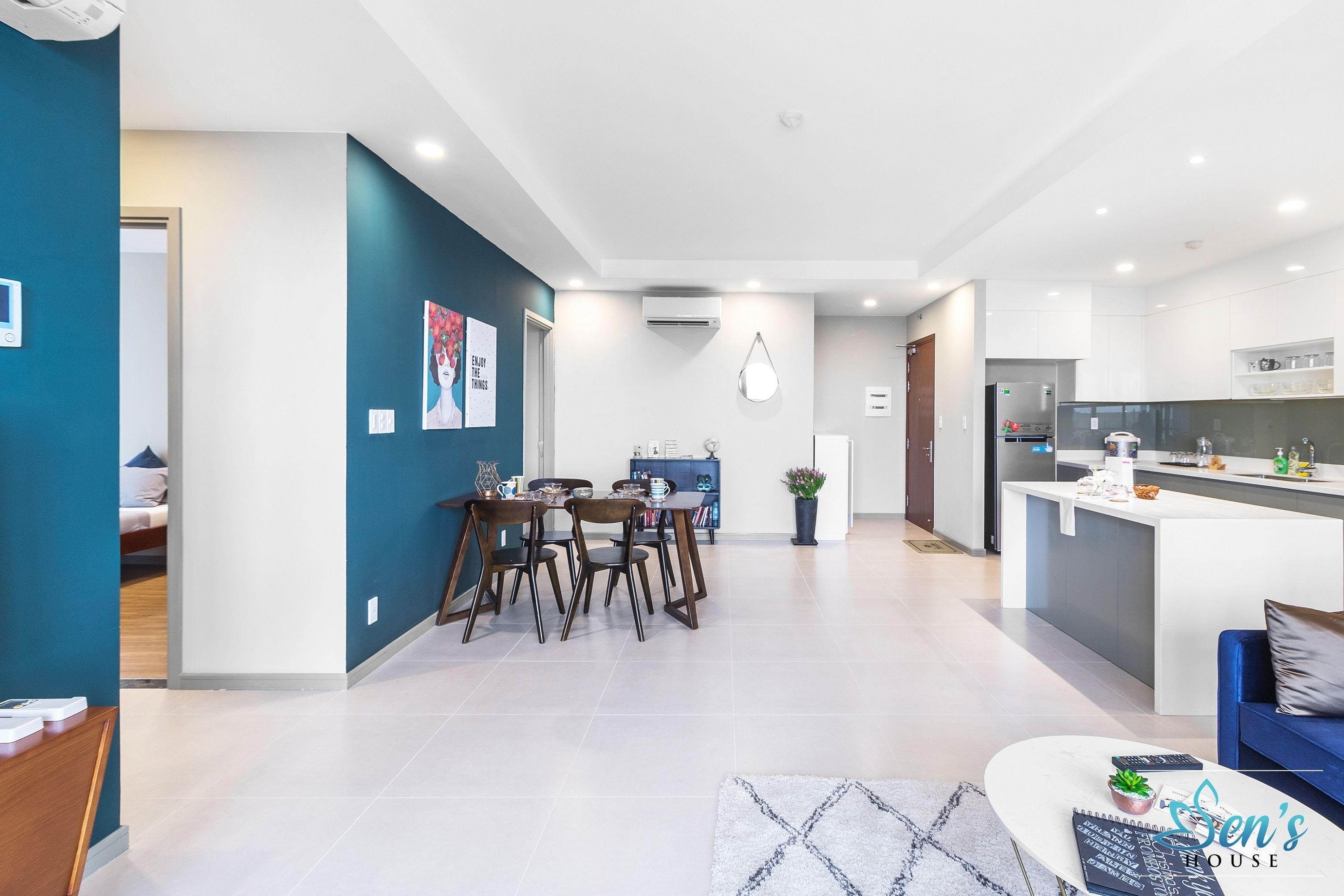 deluxe apartment, 3 bedrooms, pool access, city view | in-room dining