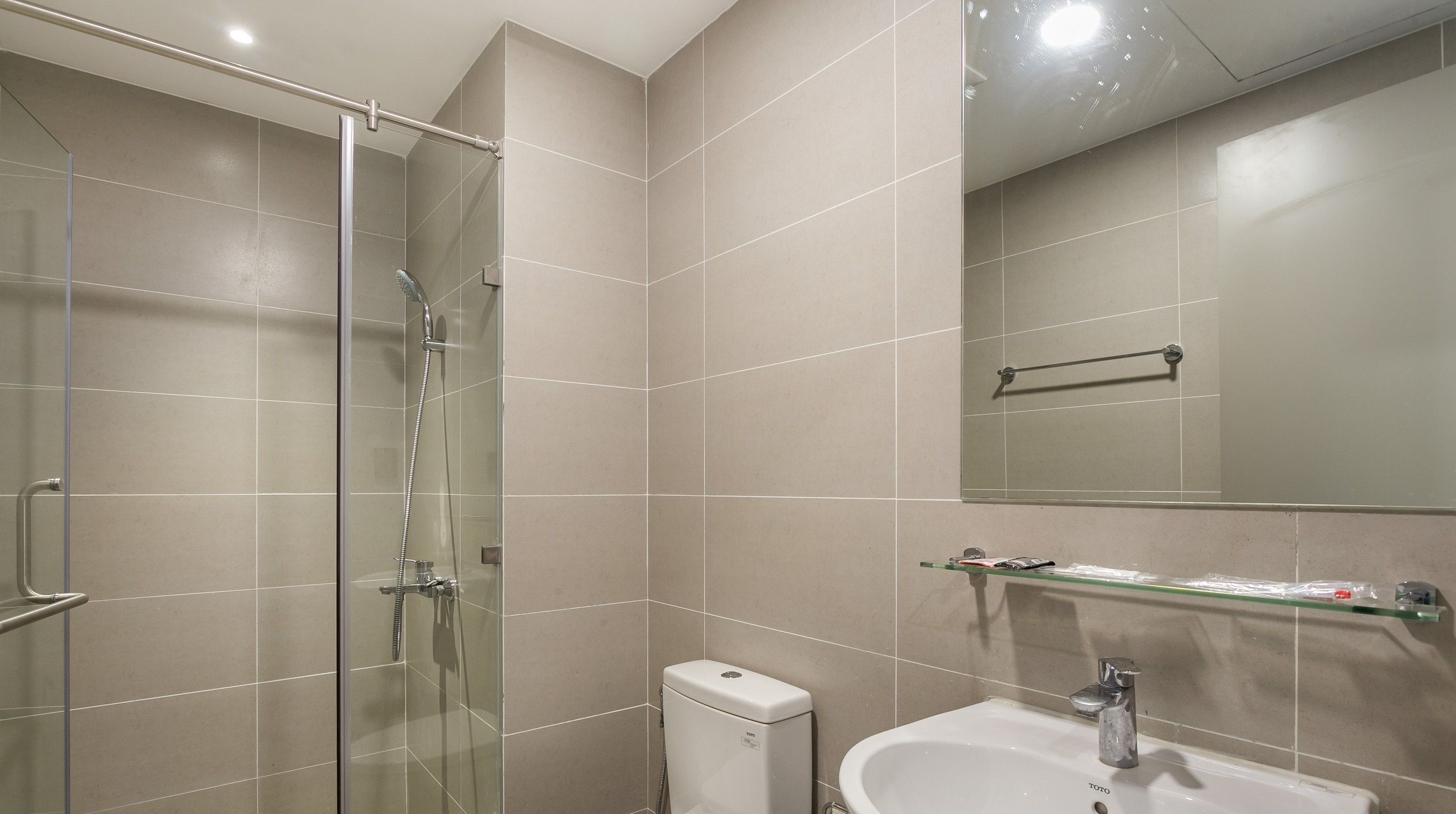 superior apartment, 2 bedrooms, pool access, river view | bathroom | separate bathtub and shower, spring water bathtub, rainfall showerhead