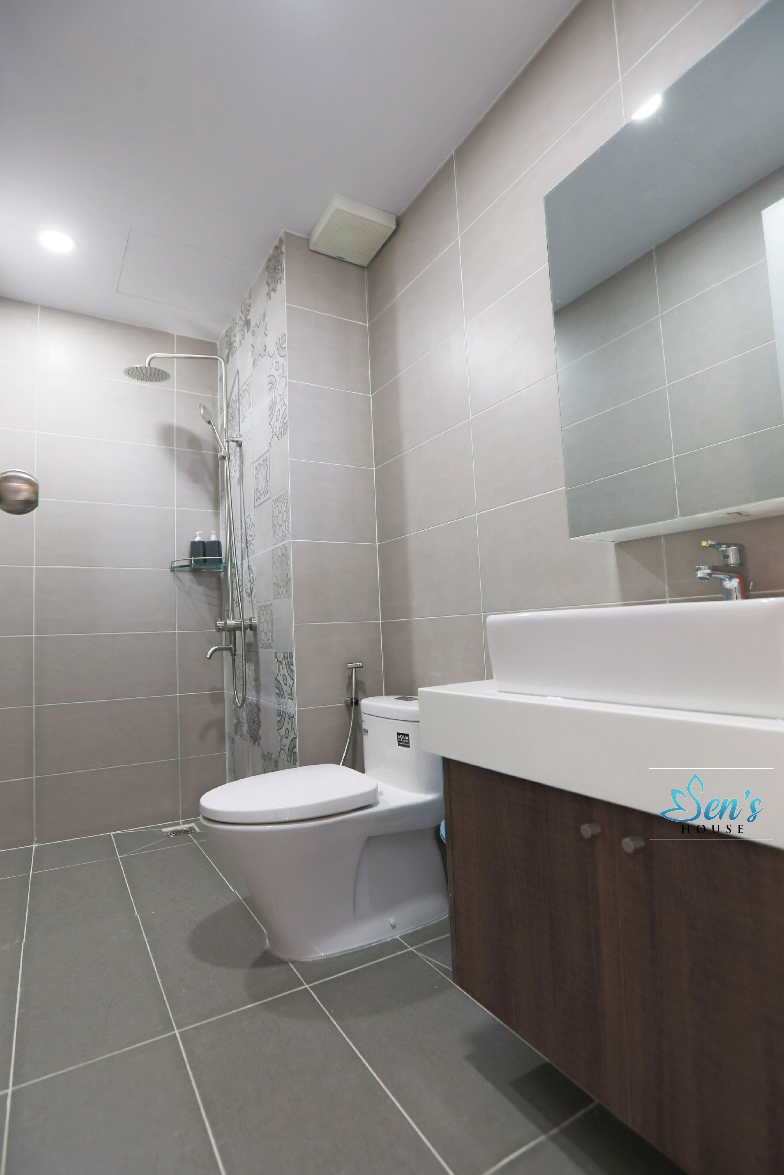 standard apartment, 2 bedrooms, pool access | bathroom | separate bathtub and shower, spring water bathtub, rainfall showerhead