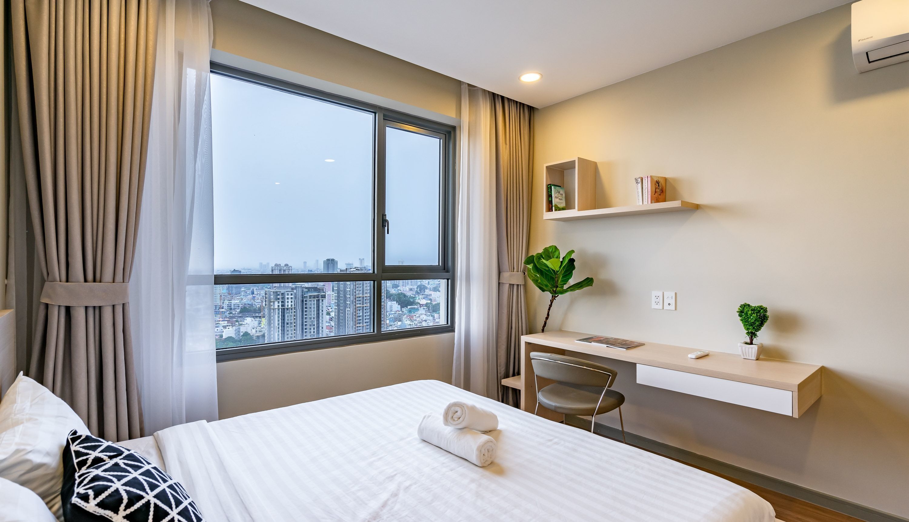 superior apartment, 2 bedrooms, balcony, city view | individually decorated, individually furnished, desk, laptop workspace